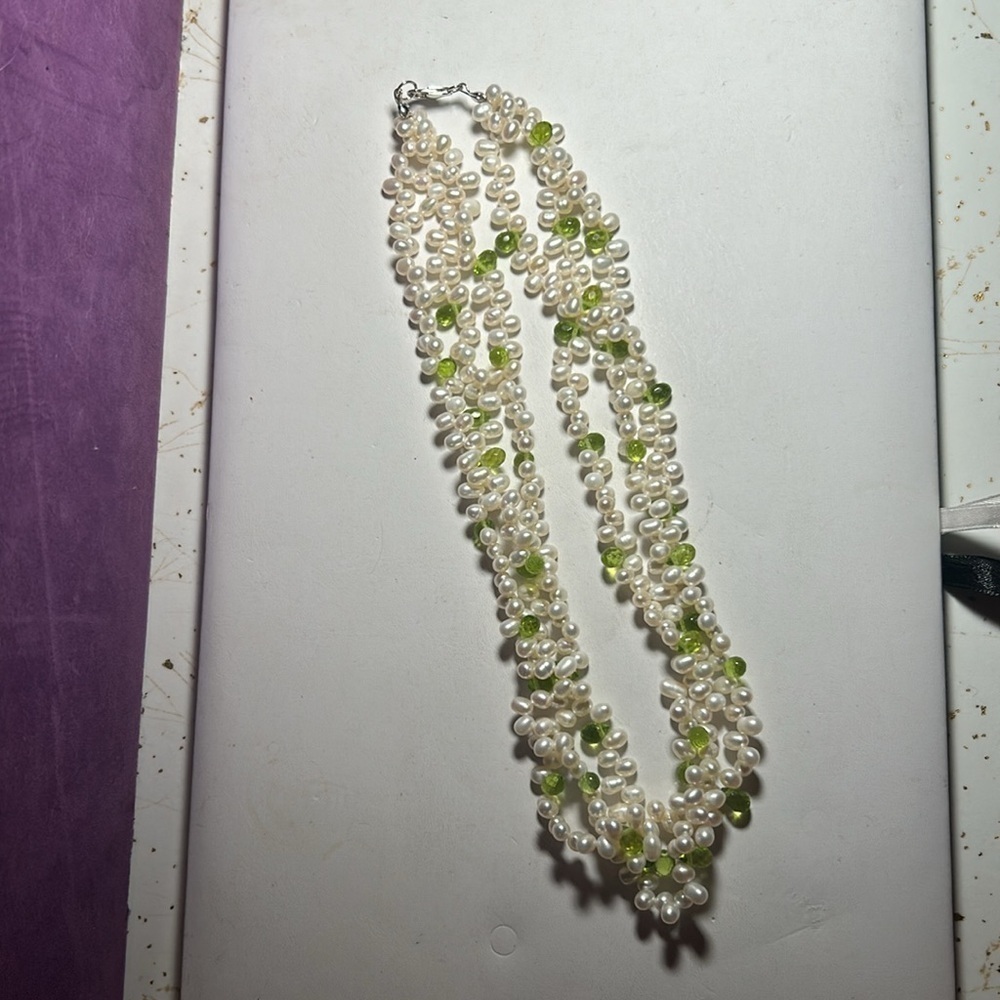 Pearl & Green Crystal Necklace (1) - Picture 2 of 5
